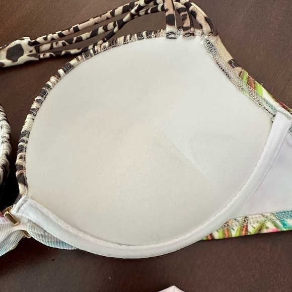 Victoria Secret mega push up bikini 32/D top & medium bottoms - Picture 9 of 9